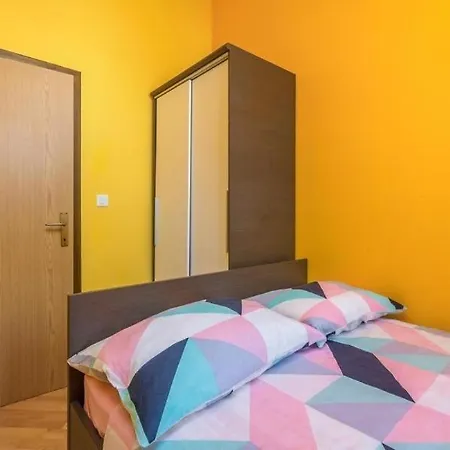 Apartments Karigador